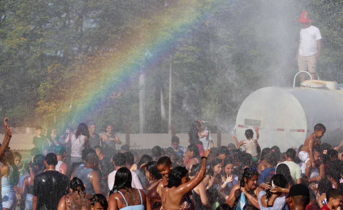 Dia das Crianças movimenta a Praça do Rosário em Prudente de Morais com muita alegria e diversão.