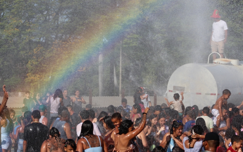 Dia das Crianças movimenta a Praça do Rosário em Prudente de Morais com muita alegria e diversão.